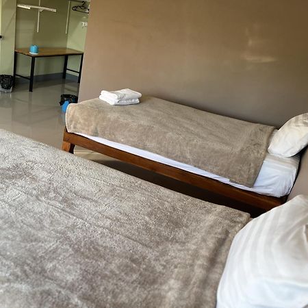 V Tharm Hotel ウドーンターニー エクステリア 写真
