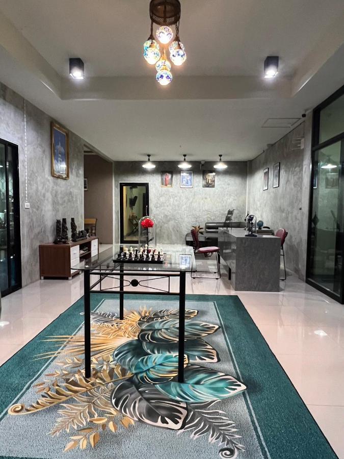 V Tharm Hotel ウドーンターニー エクステリア 写真