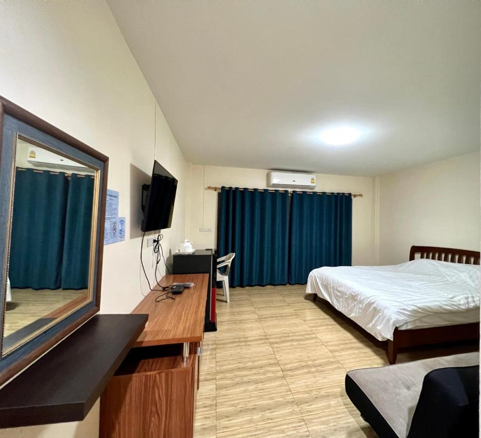 V Tharm Hotel ウドーンターニー エクステリア 写真