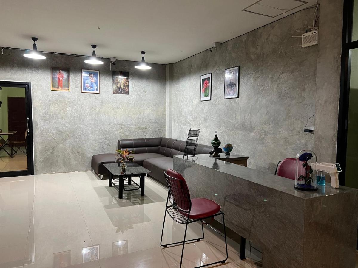 V Tharm Hotel ウドーンターニー エクステリア 写真