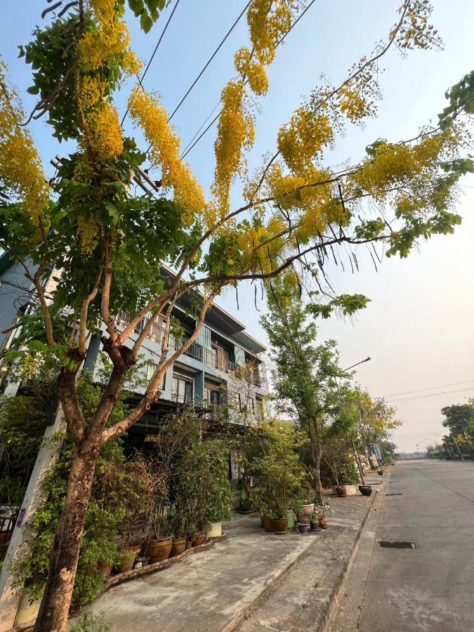 V Tharm Hotel ウドーンターニー エクステリア 写真