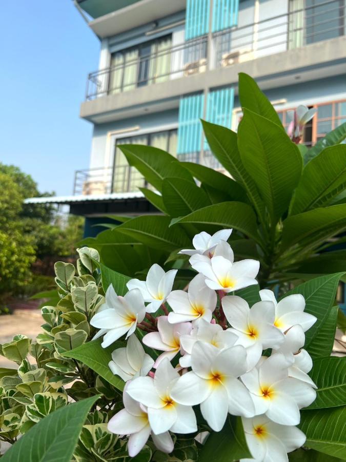 V Tharm Hotel ウドーンターニー エクステリア 写真