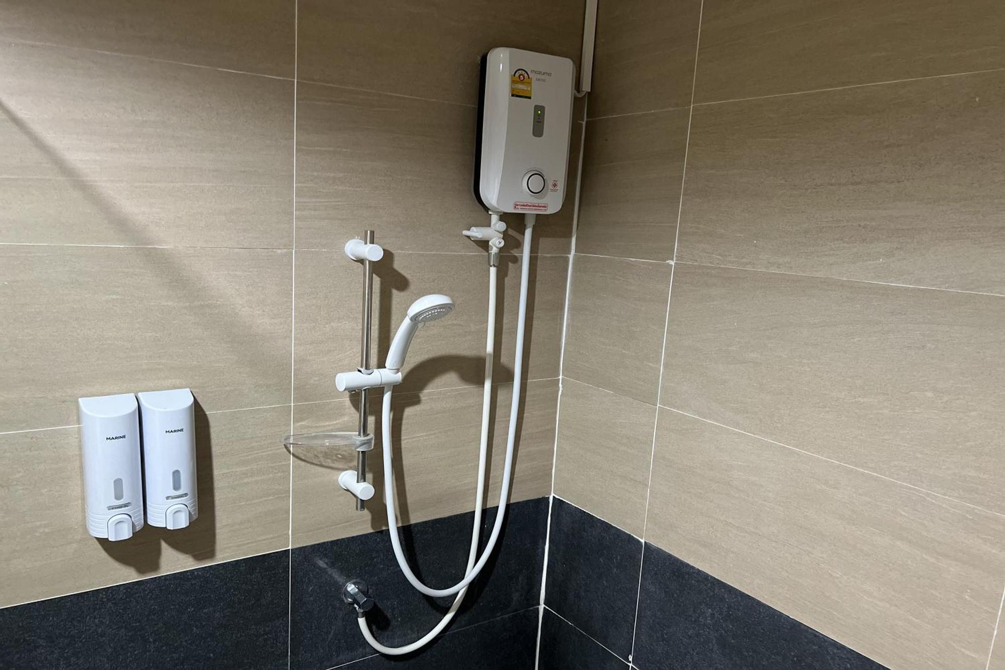 V Tharm Hotel ウドーンターニー エクステリア 写真