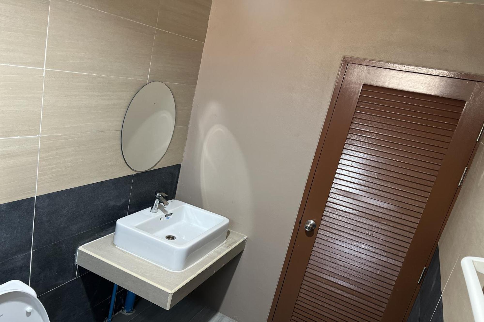 V Tharm Hotel ウドーンターニー エクステリア 写真