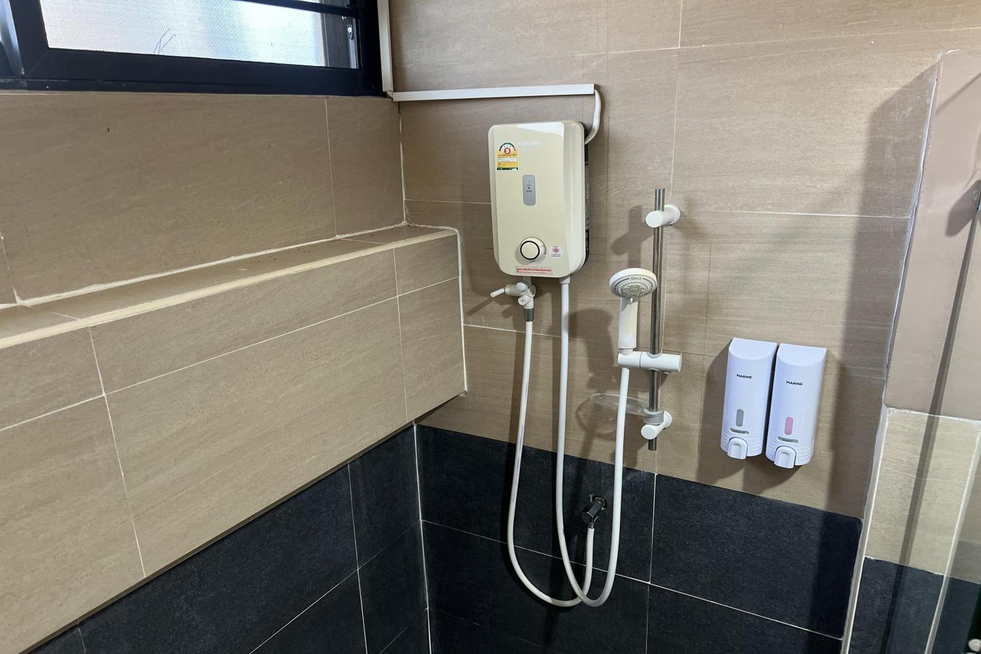 V Tharm Hotel ウドーンターニー エクステリア 写真