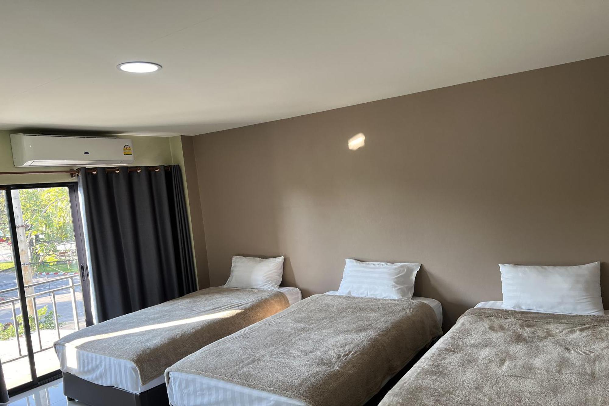 V Tharm Hotel ウドーンターニー エクステリア 写真