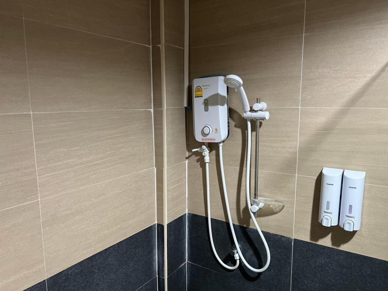 V Tharm Hotel ウドーンターニー エクステリア 写真
